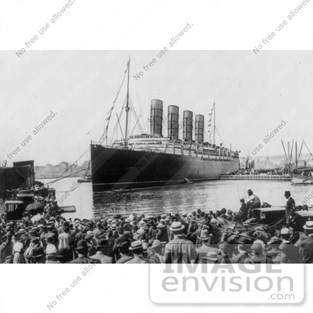 #12820 Picture of a Crowd Viewing the Lusitania in New York Harbor by JVPD