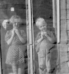 Free Picture of Browning Children in Doorway