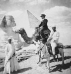 Free Picture of Sphinx and Pyramid at Khufu