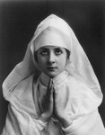 Free Picture of Nun in Prayer
