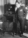 Free Picture of Caruso With Phonograph