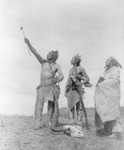 Free Picture of Apsaroke Men With Rifles and Skull