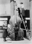 Free Picture of Largest Violin Ever