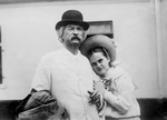 Free Picture of Dorothy Quick With Mark Twain