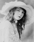 Free Picture of Lillian Gish Wearing a Hat